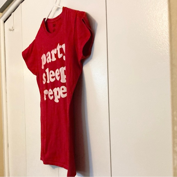 PARTY SLEEP REPEAT Red and White Crew Neck T shirt Juniors Large - Picture 6 of 11